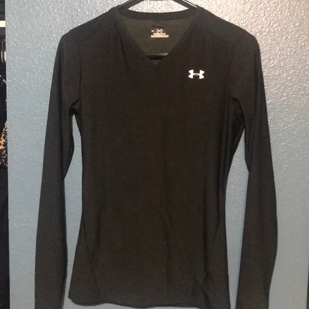 Under armour long sleeved v neck dri fit